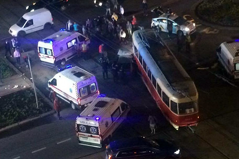 Нардеп Барна протаранил трамвай 1 1559422cb44c010 5941ab259426b 19225868 910792705728331 2138640819124262968 n crop 1200