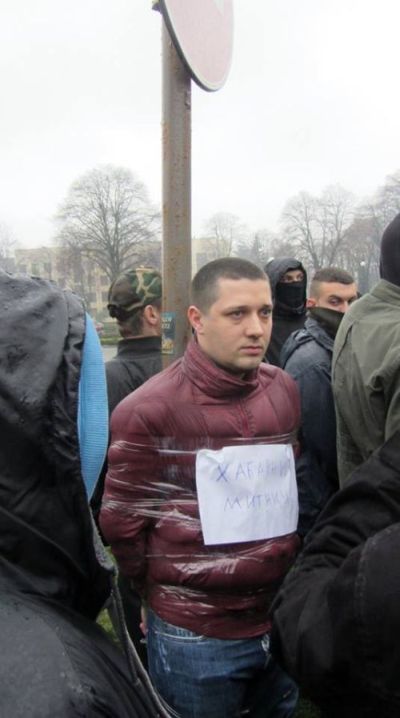 В Ужгороде привязали к столбу начальника Чопской таможни (ФОТО) 1 1780678 1532508973640079 1026248669 n