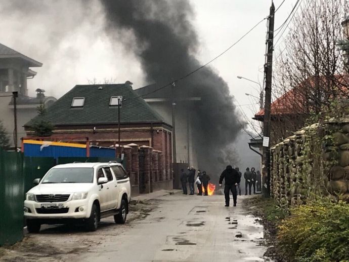 Противники Ставицкого-Розенберга разукрасили его дом 1 5a351fdc7262c 02d004c stav