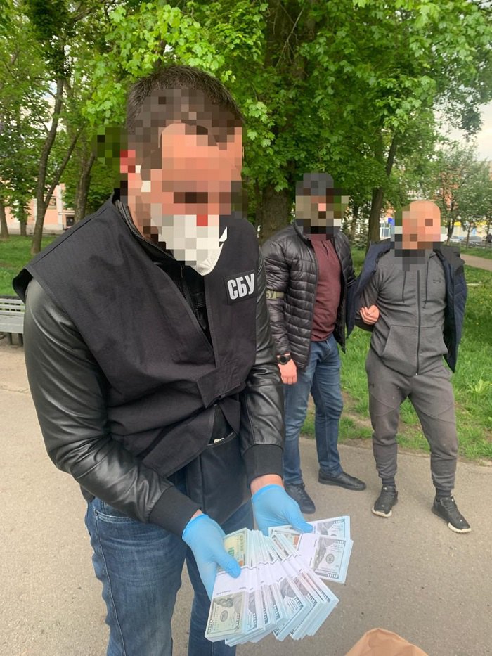 В Полтаве накрыли земельных взяточников: у депутата изъяты $160 тысяч 1 5eb5876a79693