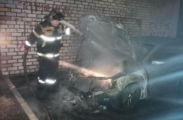 В Кременчуге подожгли машину жены замкомбата патрульной полиции 1 6b64b079442a9f0d00ca29152e1e8bc2