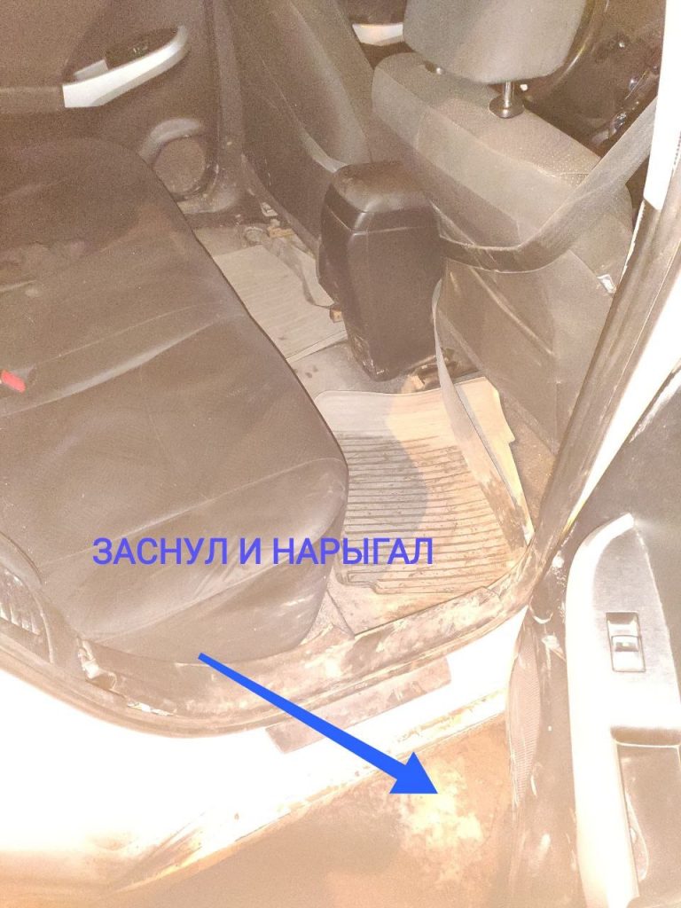 В Харькове задержан пьяный следователь налоговой, обрыгавший машину патрульных 2 DC55F01E F3F2 4C29 8F90 954CDCD66BA1 768x1024 1