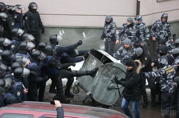 Задержан простреливший ноги полицейскому возле суда над Трухановым 1 e11aa8651f3175c38f7ece455100f06d