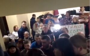 Разъяренные вкладчики Войцеховского потребовали от «Свободы» прекратить политический цирк в Киевсовете