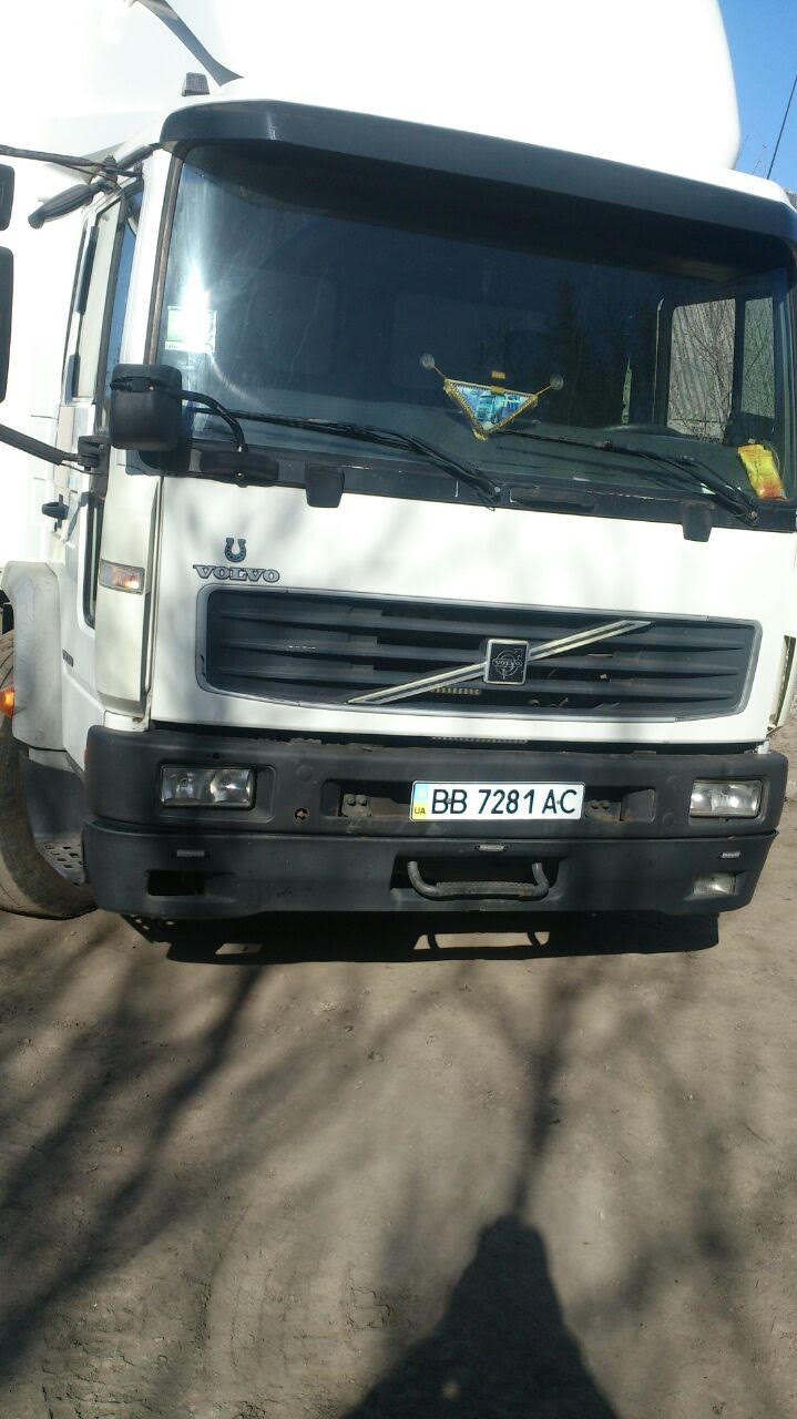 В зоні АТО правоохоронці затримали три фури контрабандного товару 3 kon3