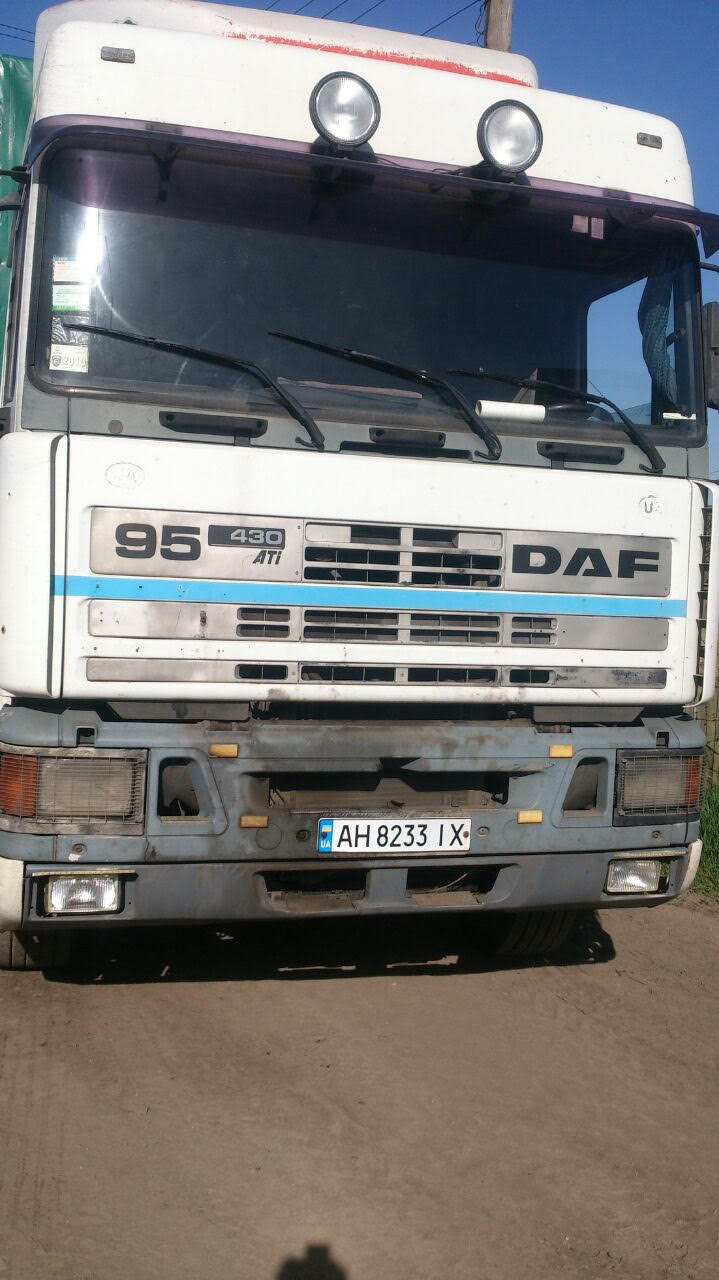 В зоні АТО правоохоронці затримали три фури контрабандного товару 4 kon4