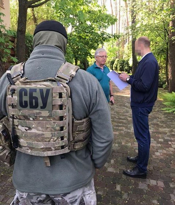 СБУ нашла у ПеНиСа пистолет и шьет ему госизмену 1 n 4749 87974642