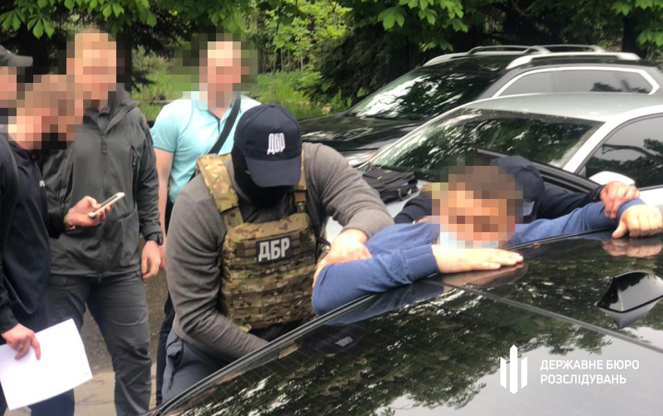 За взятку задержан судья Донецкого окружного админсуда 1 na donechchini dbr zatrimalo suddyu yakij za groshi obicyav uhvaliti potribne rishennya 2