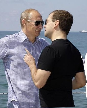 «ОДНА ВОЗЛЮБЛЕННАЯ ПАРА ВСЮ НОЧЬ ГУЛЯЛА ДО УТРА» 2 pidorasi
