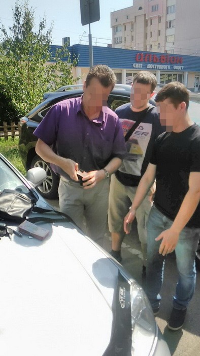 СБУ задержала на взятке собственного сотрудника - подполковника Управления СБУ в Черкасской области 2 sb2 1