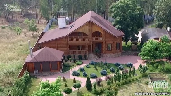 ТАЄМНА РОДИНА ТА МАЄТОК У ЧЕХІЇ. ЖУРНАЛІСТИ РОЗСЛІДУВАЛИ, ЯК ЖИВЕ ЕКС-ГЕНПРОКУРОР ШОКІН 7 shokin6