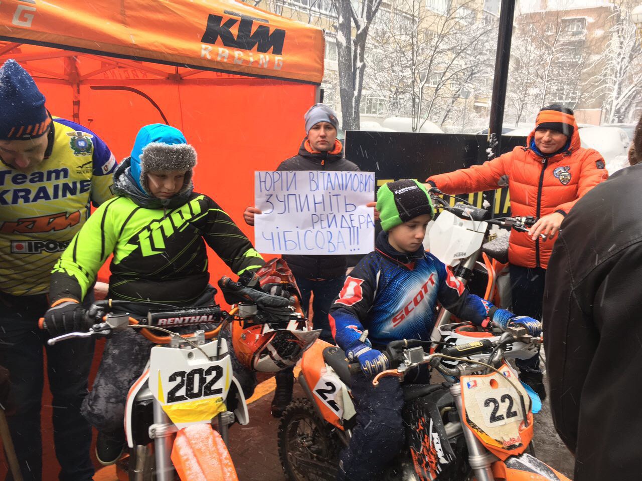 Федерація мотоспорту пікетувала Генпрокуратуру з вимогою звільнити Дмитра Чібісова 3 strrr