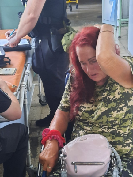 У Києві заброньований чиновник побив матір двох військових. Жінку госпіталізували 3 img 6641